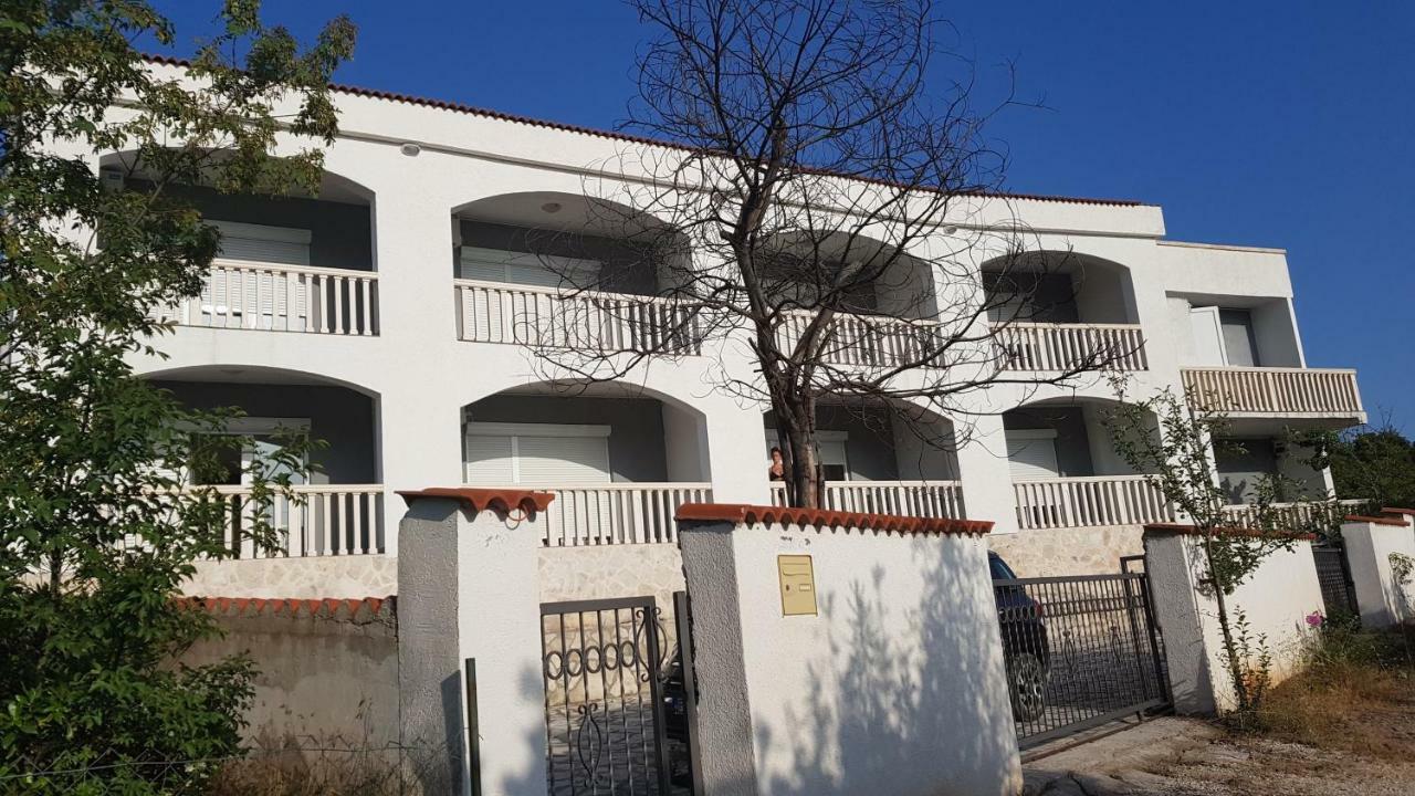 Apartmani Lazarevic ลุชทิตซา ภายนอก รูปภาพ